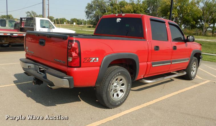 image for item DD0839 2005 Chevrolet Silverado 1500 Z71 Crew Cab pickup truck