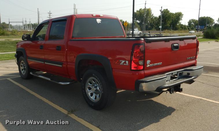 image for item DD0839 2005 Chevrolet Silverado 1500 Z71 Crew Cab pickup truck