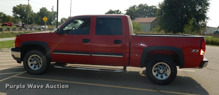 image for item DD0839 2005 Chevrolet Silverado 1500 Z71 Crew Cab pickup truck