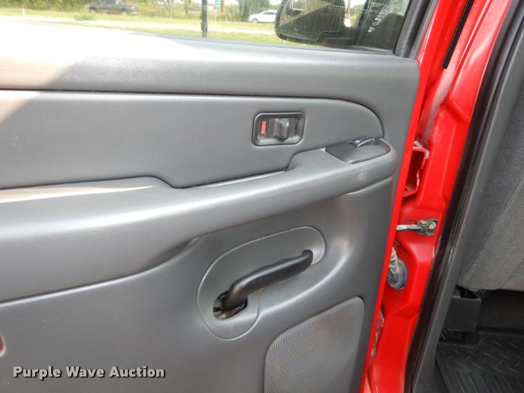 image for item DD0839 2005 Chevrolet Silverado 1500 Z71 Crew Cab pickup truck