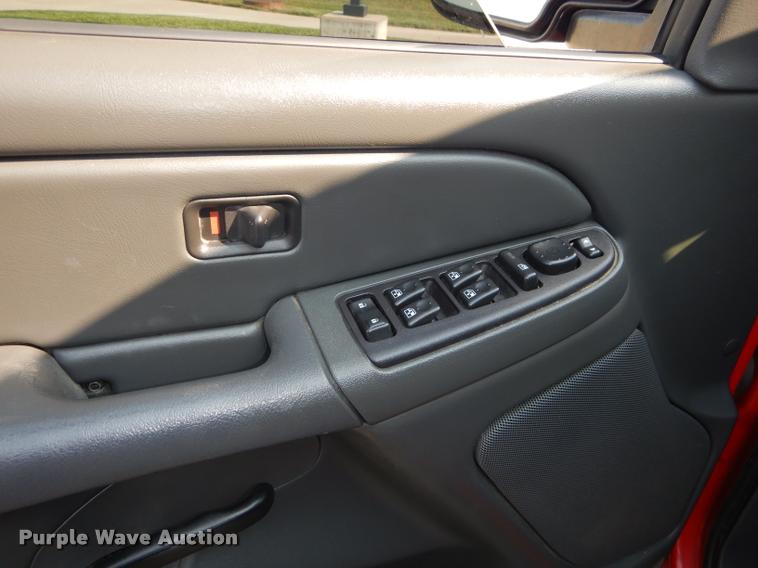 image for item DD0839 2005 Chevrolet Silverado 1500 Z71 Crew Cab pickup truck