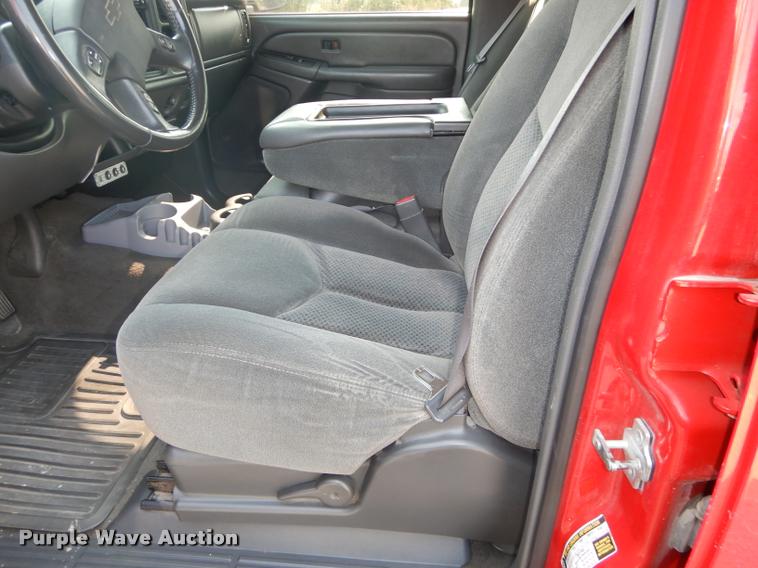 image for item DD0839 2005 Chevrolet Silverado 1500 Z71 Crew Cab pickup truck