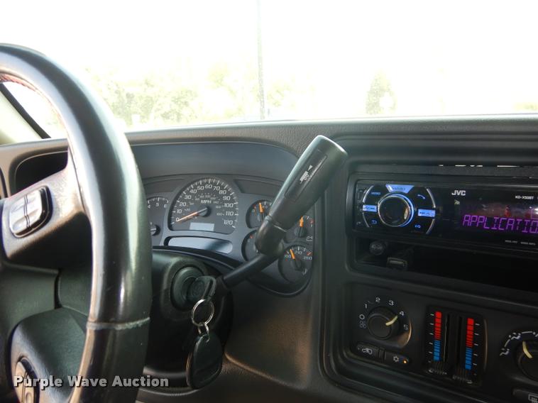 image for item DD0839 2005 Chevrolet Silverado 1500 Z71 Crew Cab pickup truck