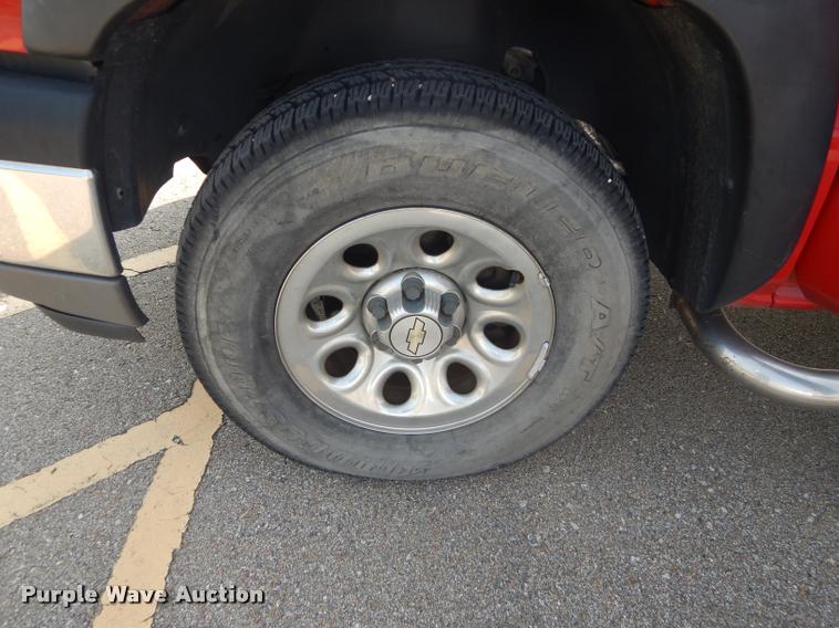 image for item DD0839 2005 Chevrolet Silverado 1500 Z71 Crew Cab pickup truck