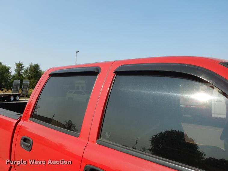 image for item DD0839 2005 Chevrolet Silverado 1500 Z71 Crew Cab pickup truck