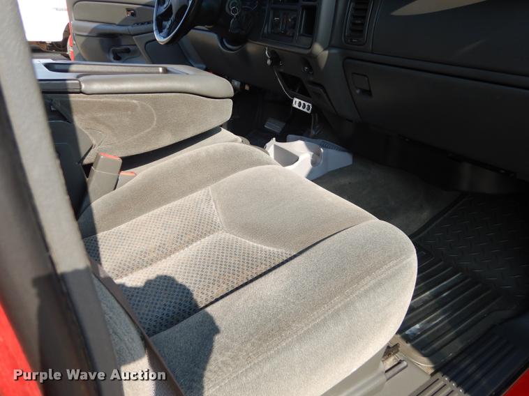 image for item DD0839 2005 Chevrolet Silverado 1500 Z71 Crew Cab pickup truck