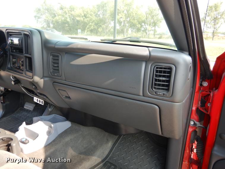 image for item DD0839 2005 Chevrolet Silverado 1500 Z71 Crew Cab pickup truck