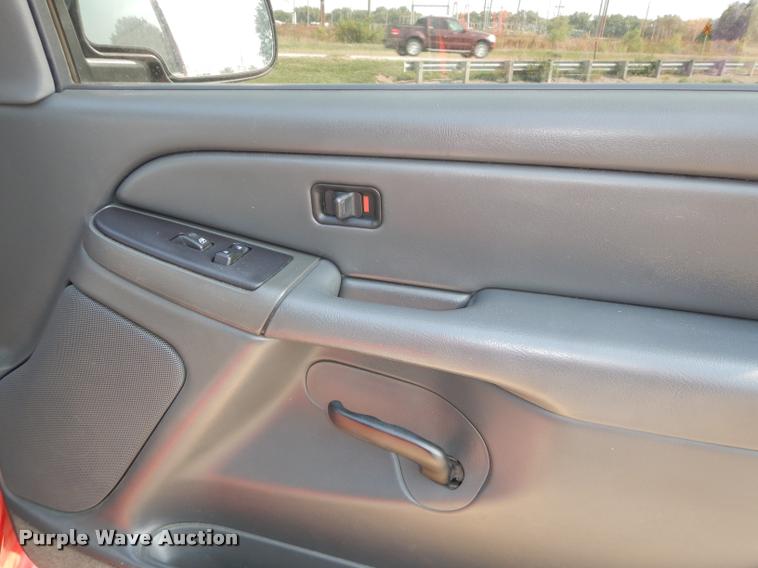 image for item DD0839 2005 Chevrolet Silverado 1500 Z71 Crew Cab pickup truck