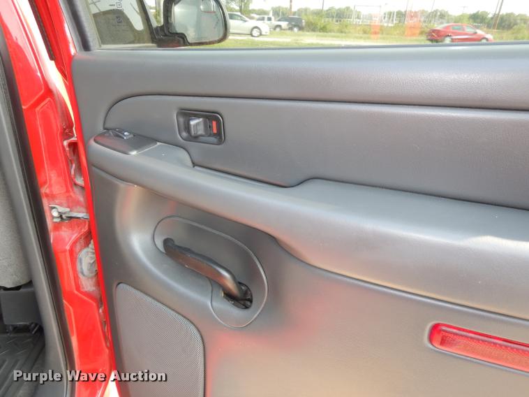 image for item DD0839 2005 Chevrolet Silverado 1500 Z71 Crew Cab pickup truck