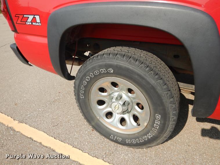 image for item DD0839 2005 Chevrolet Silverado 1500 Z71 Crew Cab pickup truck