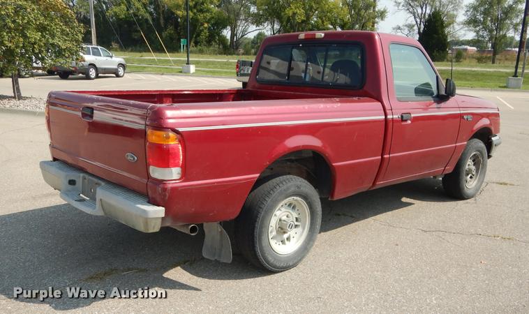 image for item DD0844 1993 Ford Ranger XLT pickup truck