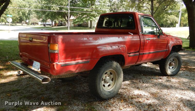 image for item DD0845 1984 Toyota SR5 pickup truck