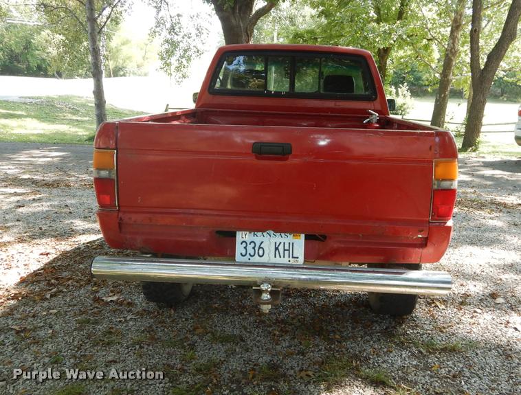 image for item DD0845 1984 Toyota SR5 pickup truck