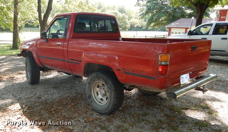 image for item DD0845 1984 Toyota SR5 pickup truck
