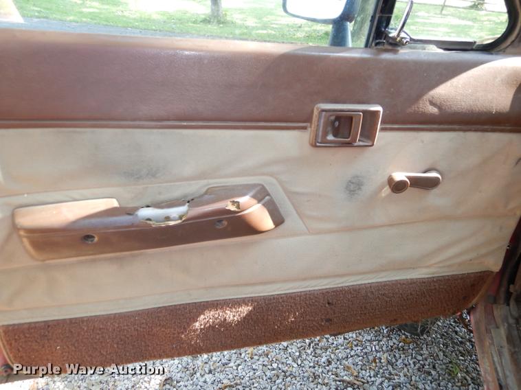 image for item DD0845 1984 Toyota SR5 pickup truck