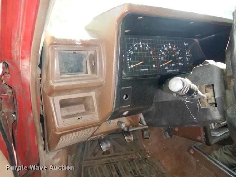 image for item DD0845 1984 Toyota SR5 pickup truck