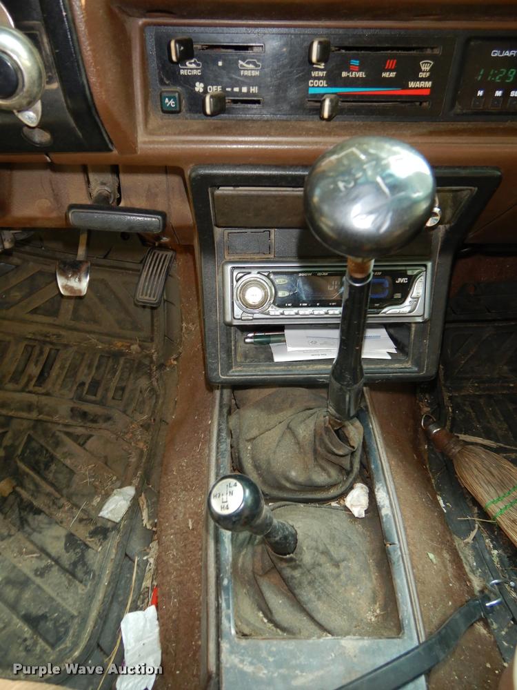 image for item DD0845 1984 Toyota SR5 pickup truck