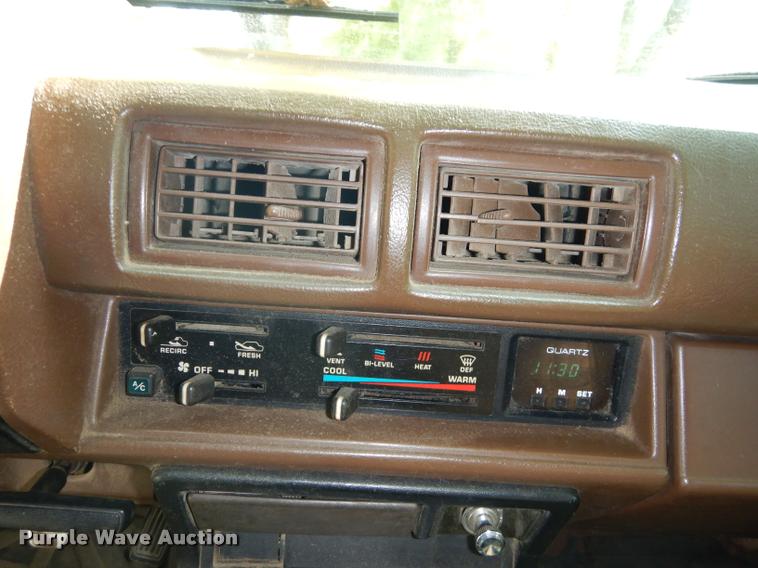 image for item DD0845 1984 Toyota SR5 pickup truck