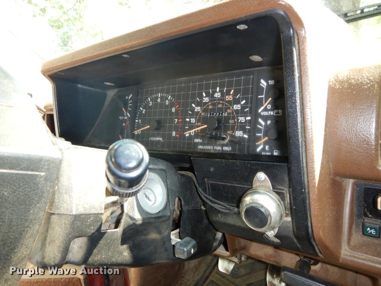 image for item DD0845 1984 Toyota SR5 pickup truck