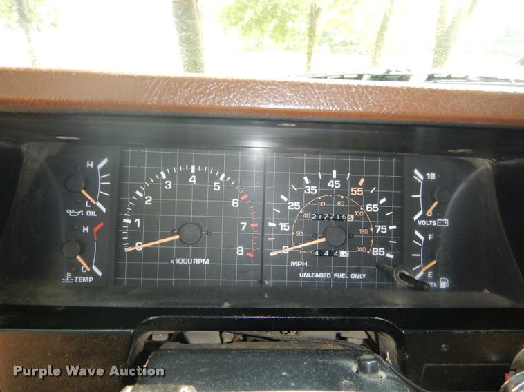 image for item DD0845 1984 Toyota SR5 pickup truck
