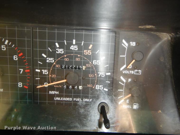 image for item DD0845 1984 Toyota SR5 pickup truck