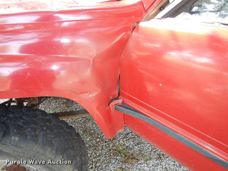 image for item DD0845 1984 Toyota SR5 pickup truck