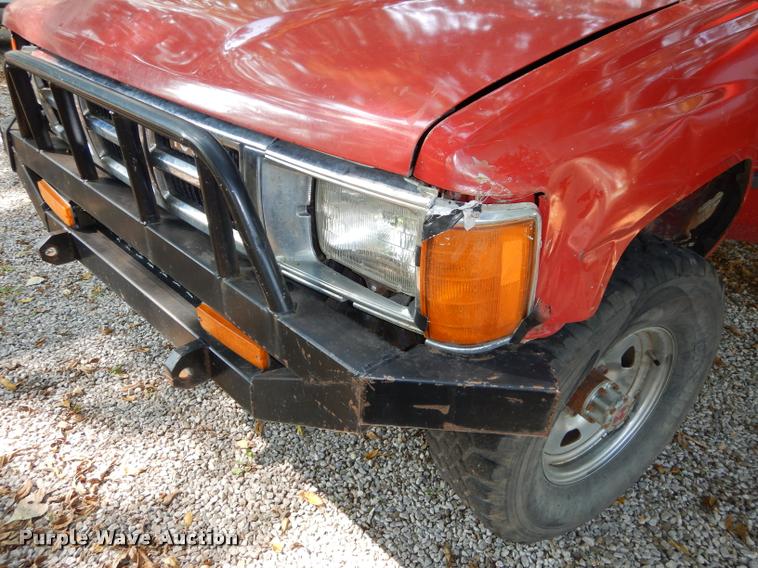 image for item DD0845 1984 Toyota SR5 pickup truck