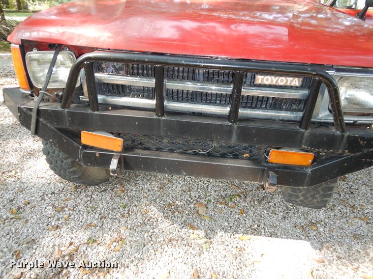 image for item DD0845 1984 Toyota SR5 pickup truck