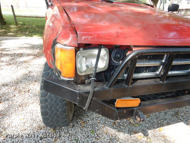 image for item DD0845 1984 Toyota SR5 pickup truck