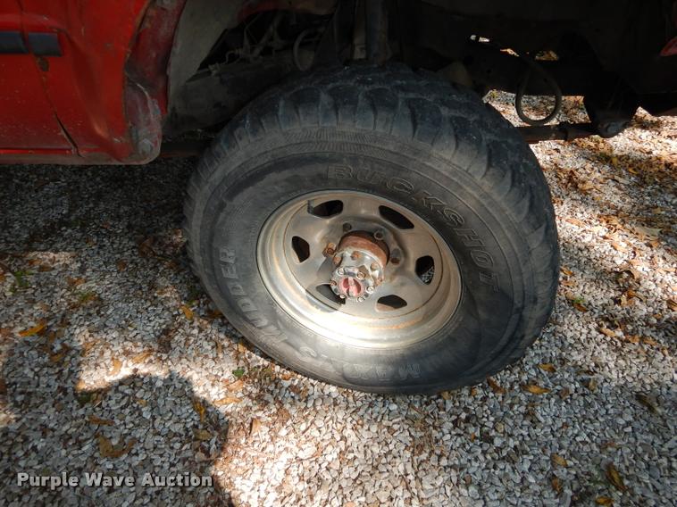 image for item DD0845 1984 Toyota SR5 pickup truck