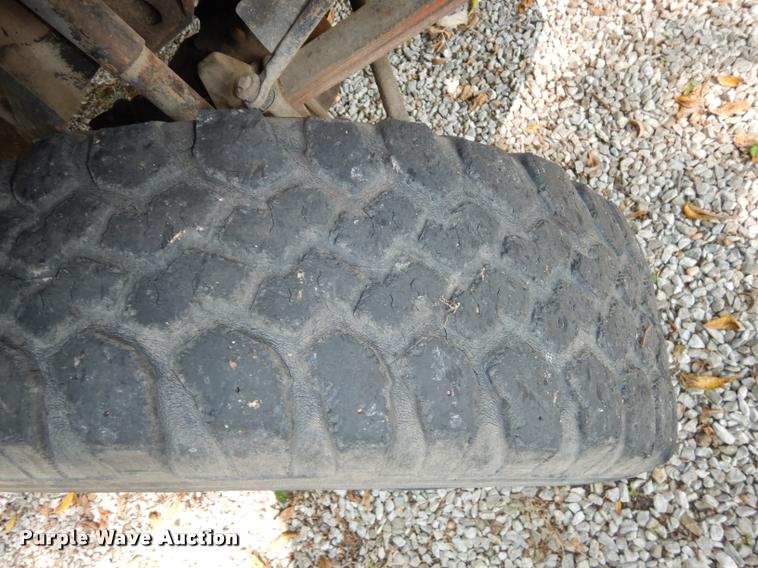 image for item DD0845 1984 Toyota SR5 pickup truck