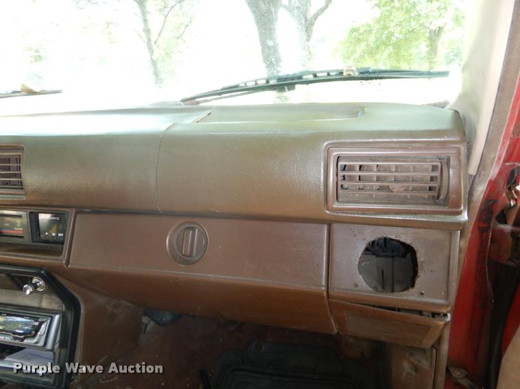 image for item DD0845 1984 Toyota SR5 pickup truck