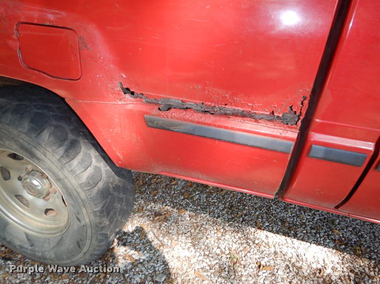 image for item DD0845 1984 Toyota SR5 pickup truck