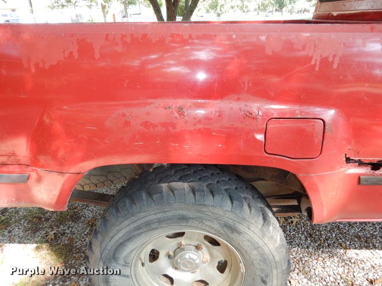 image for item DD0845 1984 Toyota SR5 pickup truck