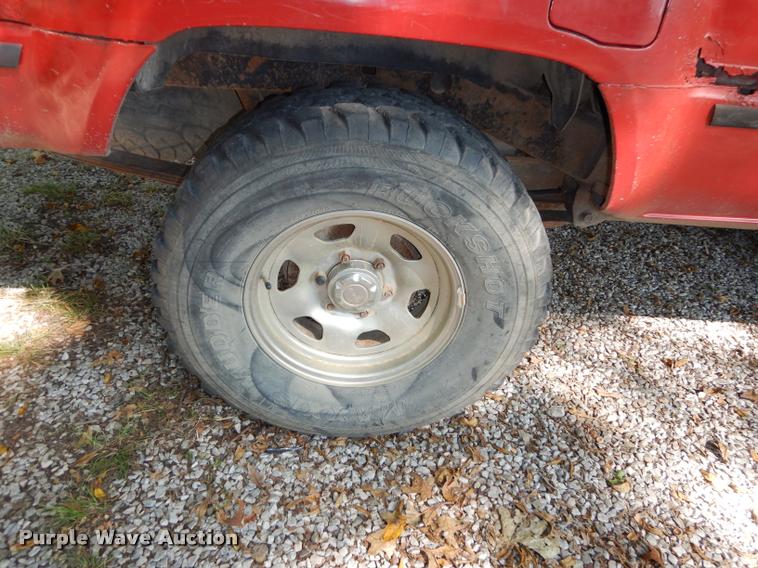 image for item DD0845 1984 Toyota SR5 pickup truck