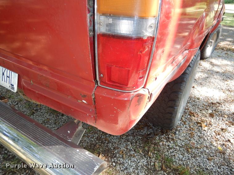 image for item DD0845 1984 Toyota SR5 pickup truck