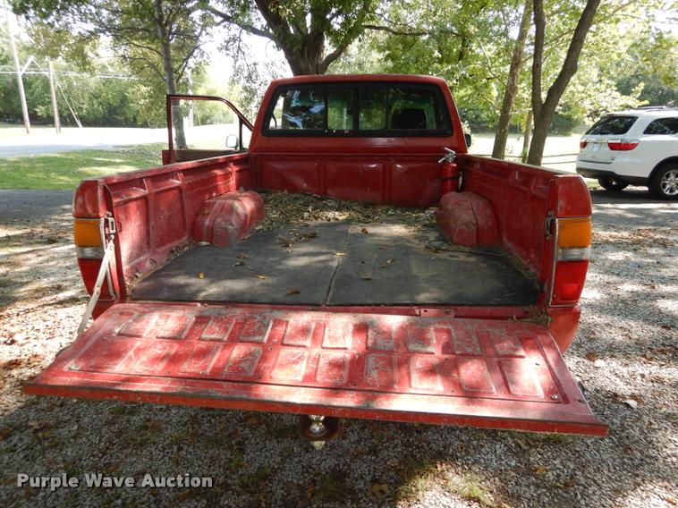 image for item DD0845 1984 Toyota SR5 pickup truck