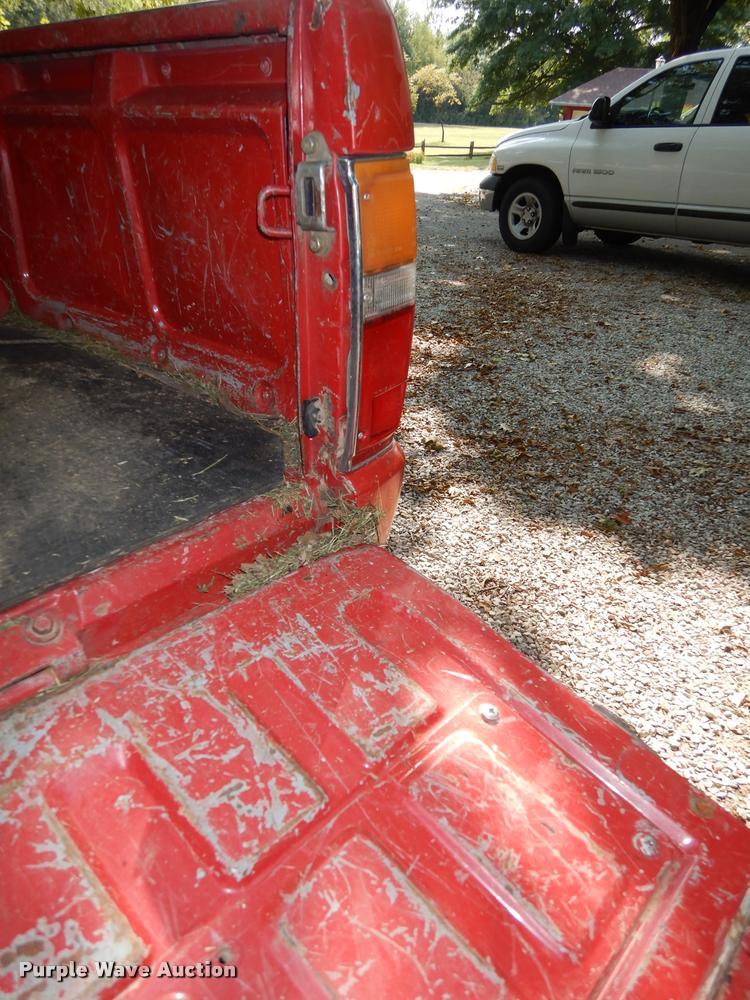 image for item DD0845 1984 Toyota SR5 pickup truck