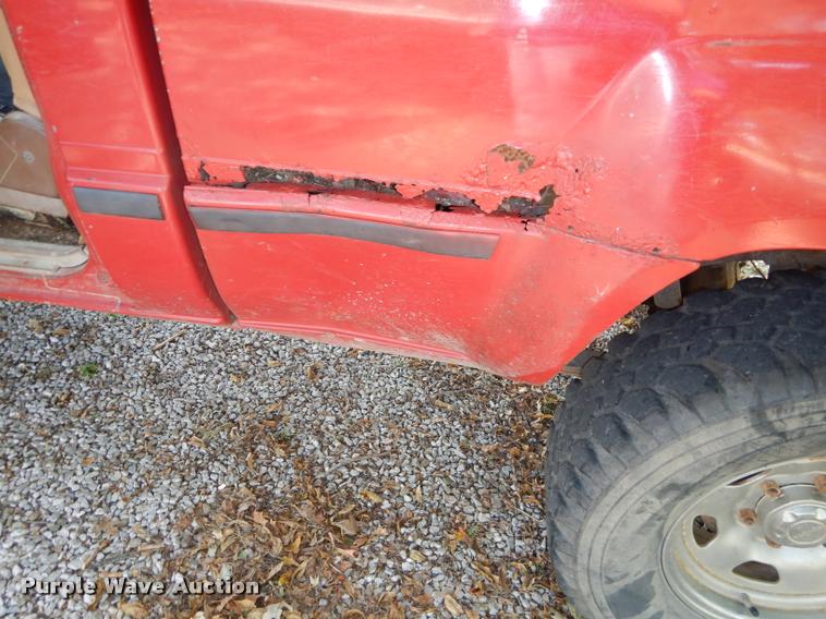 image for item DD0845 1984 Toyota SR5 pickup truck