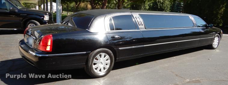 image for item DD0847 2004 Lincoln Town Car stretched limousine