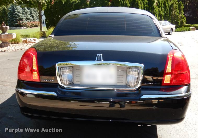 image for item DD0847 2004 Lincoln Town Car stretched limousine