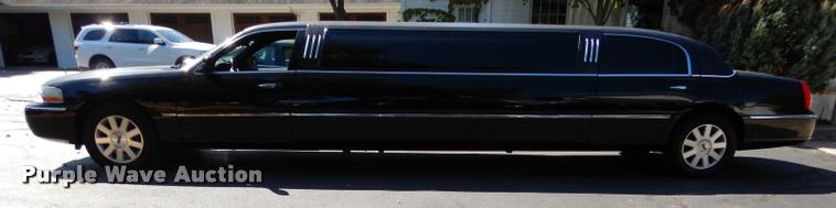 image for item DD0847 2004 Lincoln Town Car stretched limousine