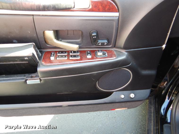 image for item DD0847 2004 Lincoln Town Car stretched limousine