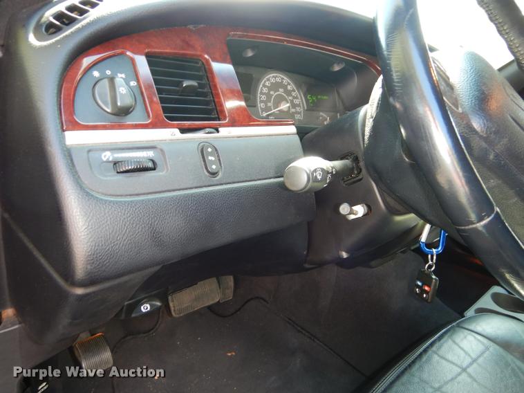 image for item DD0847 2004 Lincoln Town Car stretched limousine