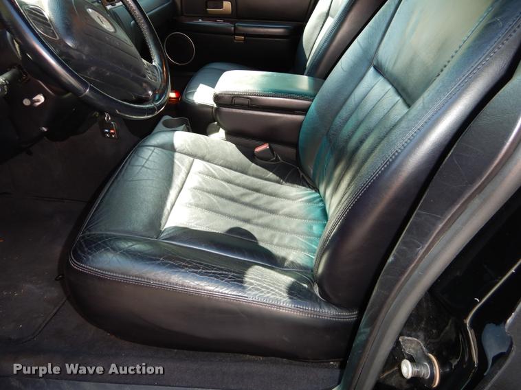 image for item DD0847 2004 Lincoln Town Car stretched limousine