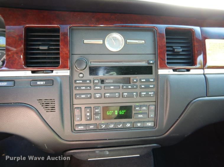 image for item DD0847 2004 Lincoln Town Car stretched limousine