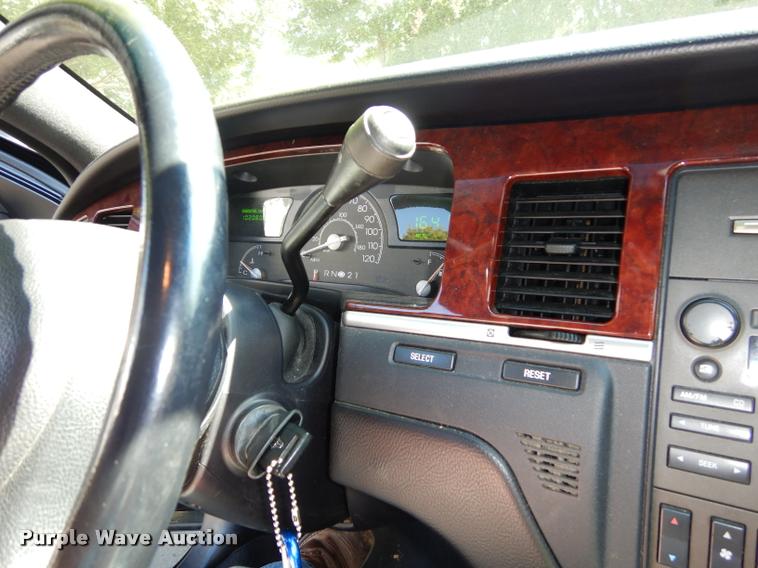 image for item DD0847 2004 Lincoln Town Car stretched limousine