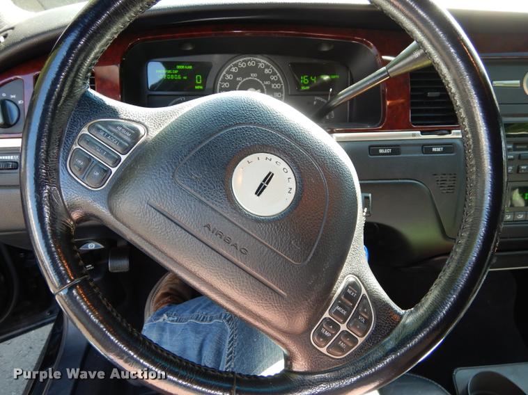 image for item DD0847 2004 Lincoln Town Car stretched limousine
