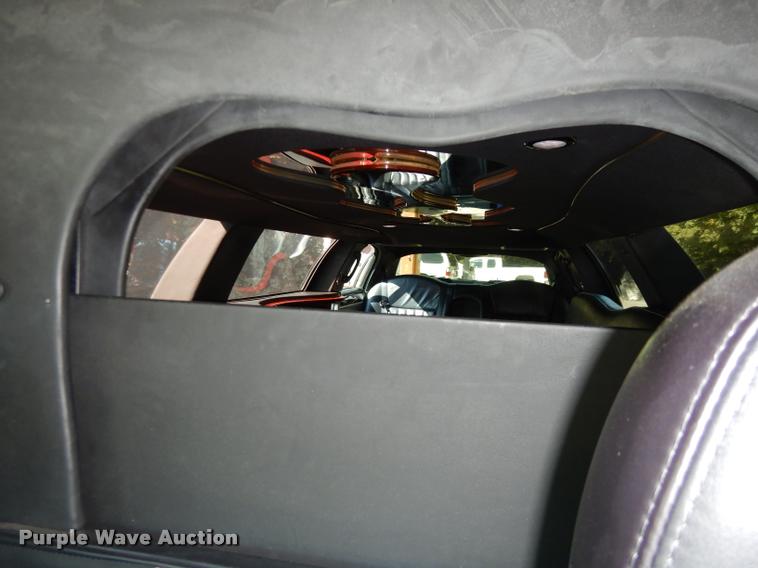 image for item DD0847 2004 Lincoln Town Car stretched limousine