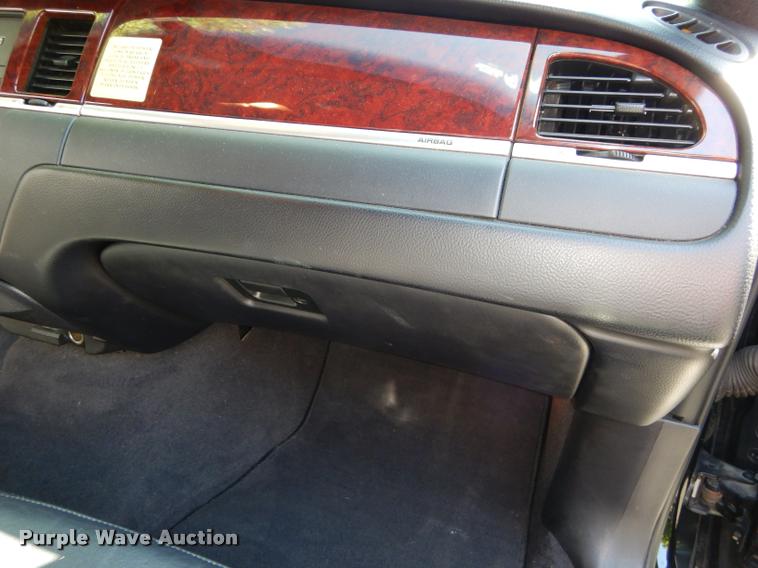 image for item DD0847 2004 Lincoln Town Car stretched limousine